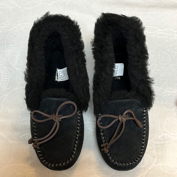 Womens UGG “Alena” in Black - Picture 1 of 9
